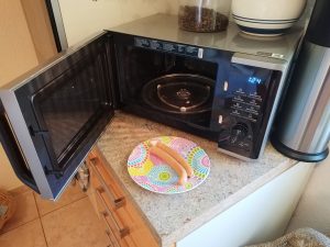 Samsung-MS2AK3515ASEG-Mikrowelle-mit-geoeffneter-Tuer-v2