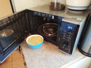 Samsung-MS2AK3515ASEG-Mikrowelle-mit-geoeffneter-Tuer-v3