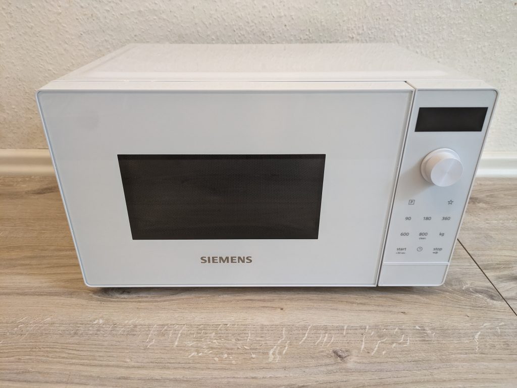 Siemens FF023LMW0 iQ300 Mikrowelle von vorne