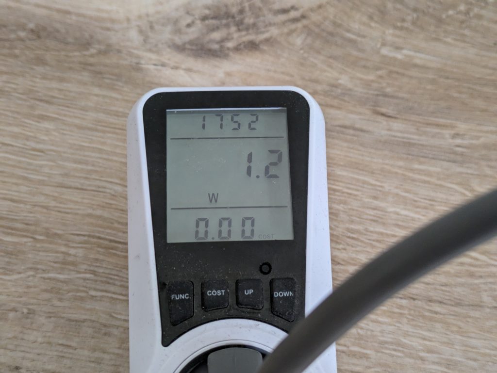 Stromverbrauch der Samsung MS2AK3515ASEG Mikrowelle im Standby mit Uhranzeige