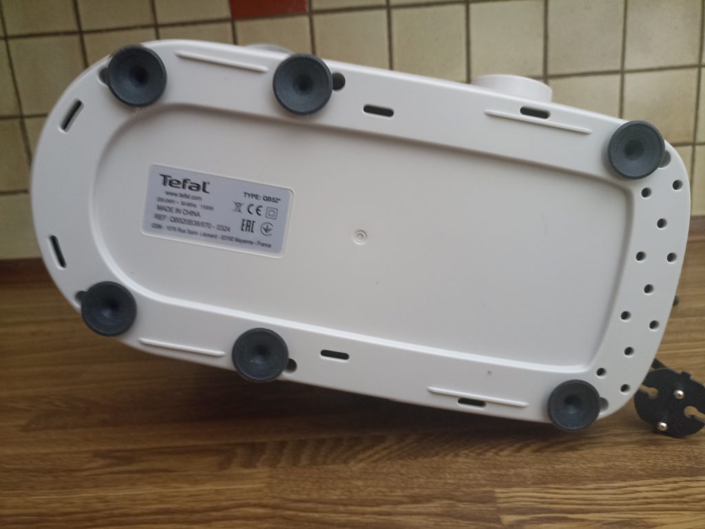 Tefal Bake Partner Küchenmaschine, Gerät von unten mit Anti-Rutschfüßen