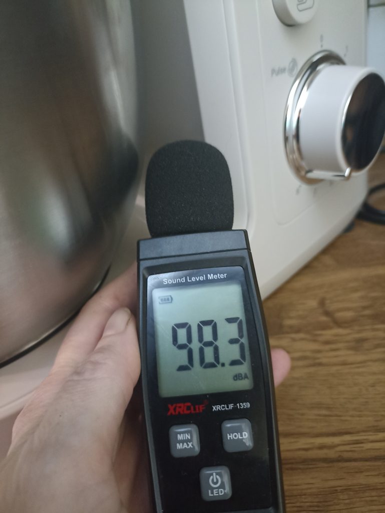Tefal Bake Partner Küchenmaschine, Messen der Lautstärke in Dezibel