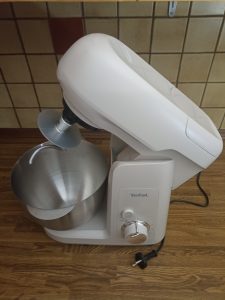 Tefal Bake Partner Küchenmaschine, hochgeklappt mit Knethaken und Schüssel