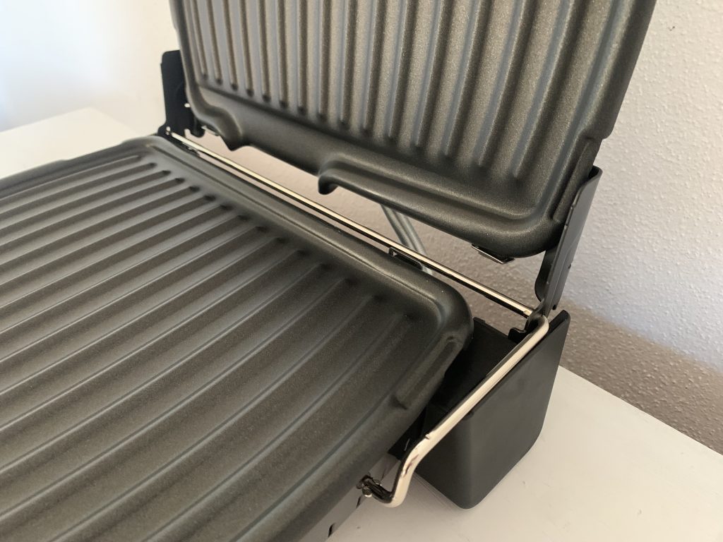 Tefal GC3050 2-in-1-Kontaktgrill Nahaufnahme Deckelscharnier