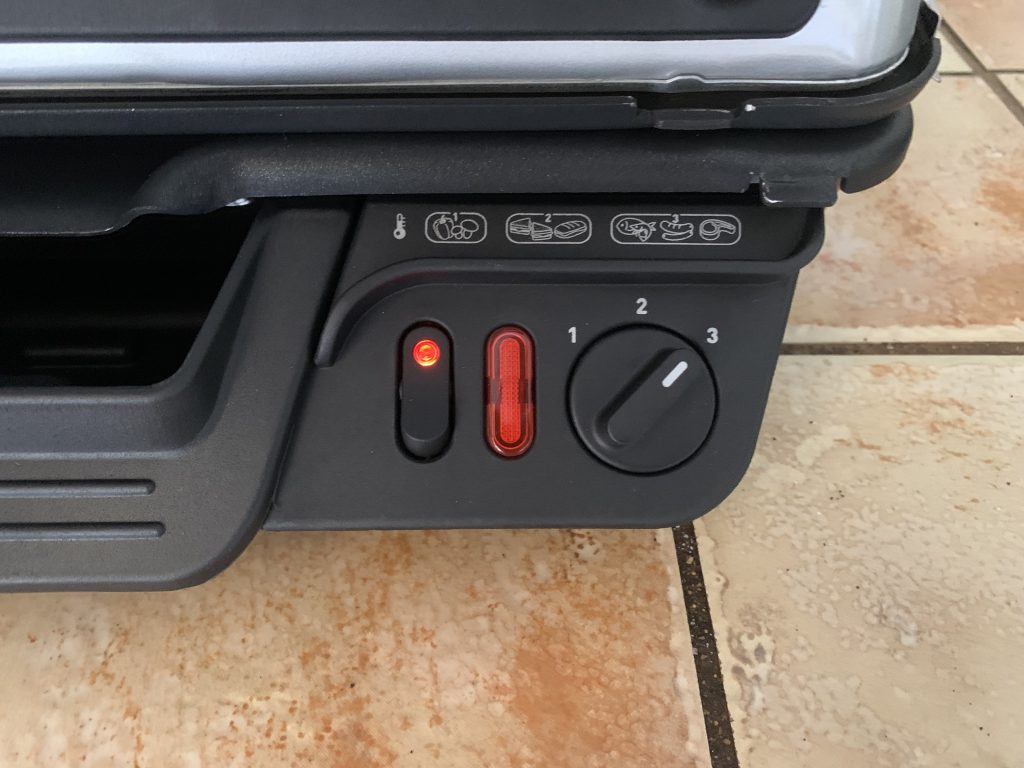 Tefal GC3050 2-in-1-Kontaktgrill nach beendeter Aufheizzeit