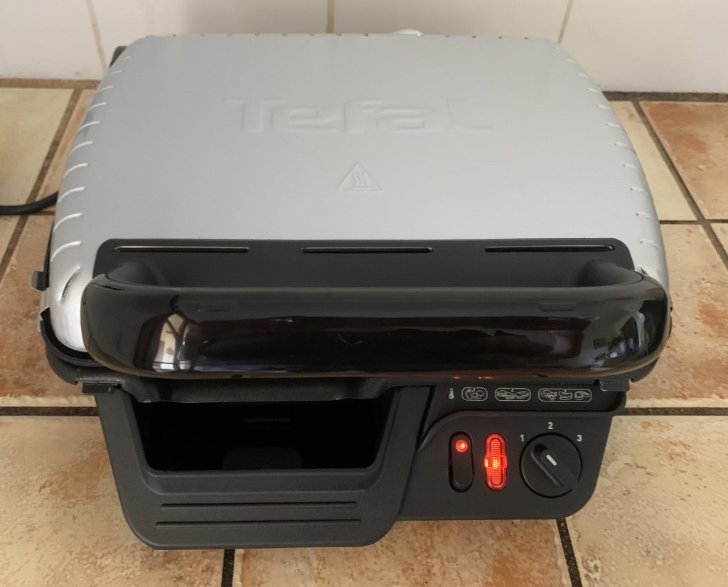 Tefal GC3050 2-in-1-Kontaktgrill während des Aufheizens
