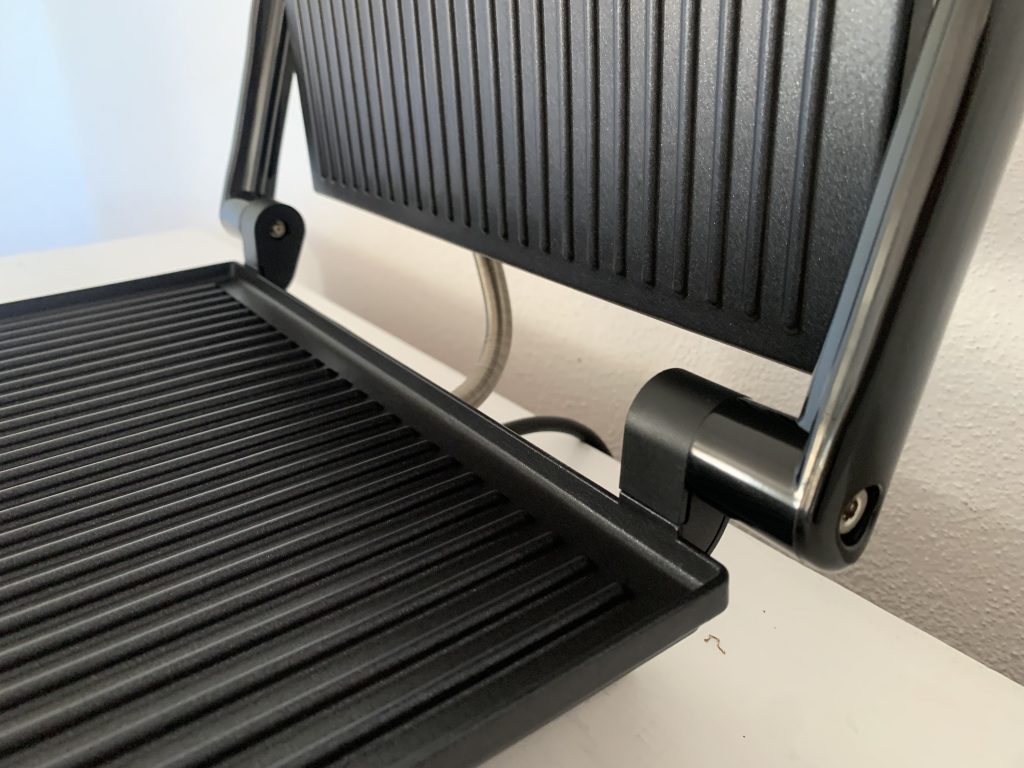 Tefal Inicio GC241D Kontaktgrill Nahaufnahme Deckelscharnier