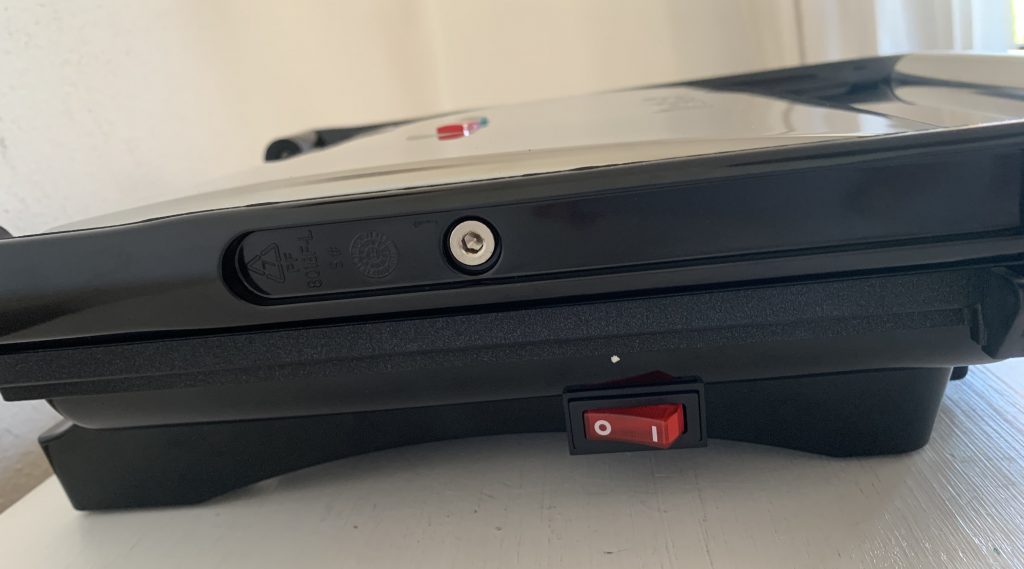 Tefal Inicio GC241D Kontaktgrill Nahaufnahme Ein- und Ausschalter