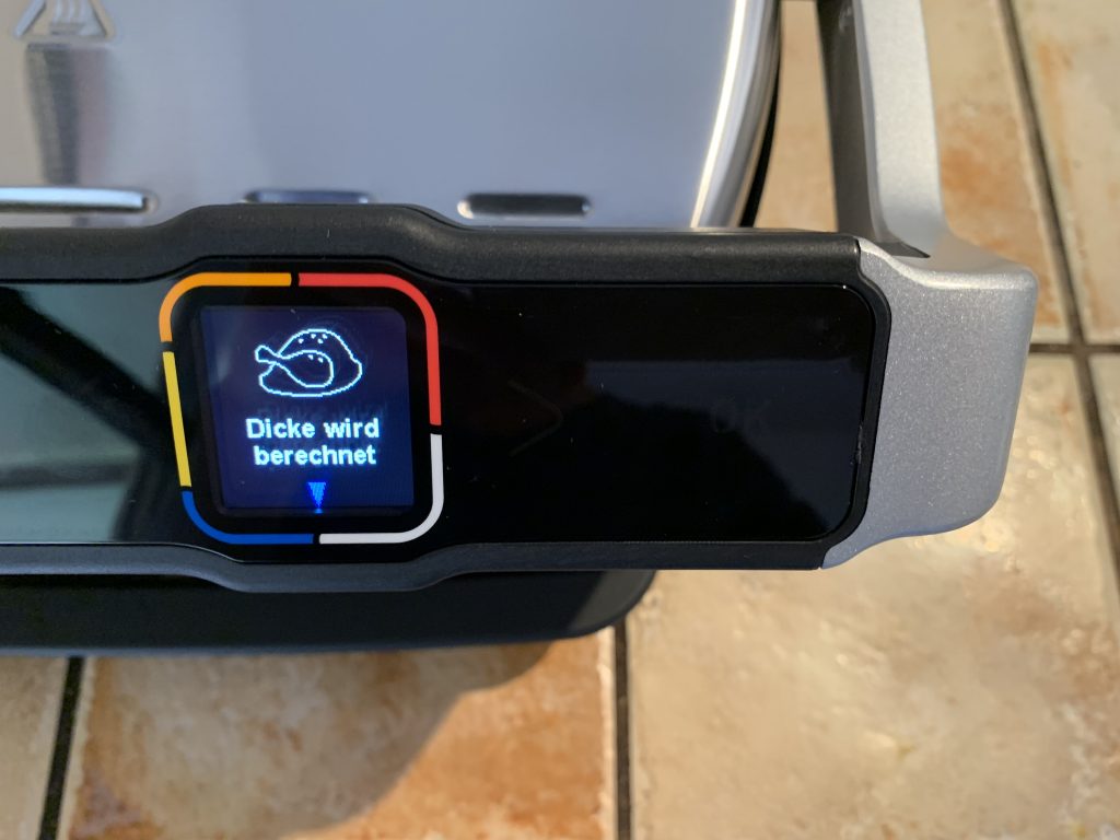 Tefal OptiGrill Elite GC750D16 Kontaktgrill Display zeigt Brechnung der Fleischdicke an