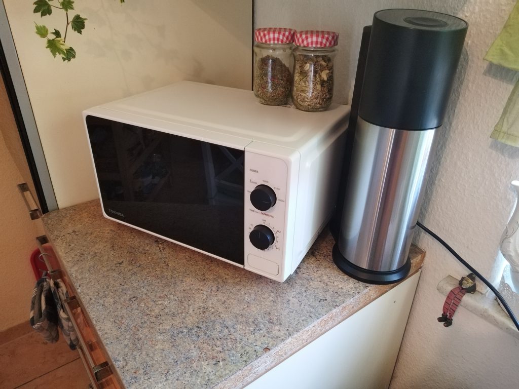 Toshiba-MM2-MM20PF-Mikrowelle-in-der-Kueche