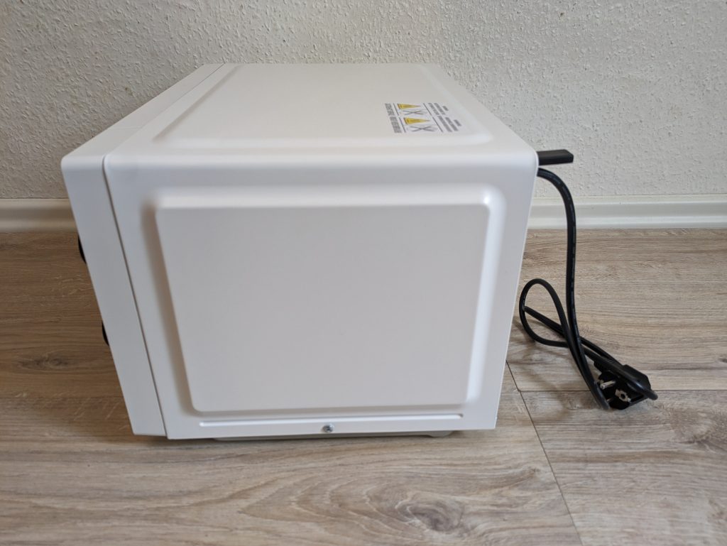 Toshiba MM2-MM20PF Mikrowelle von links