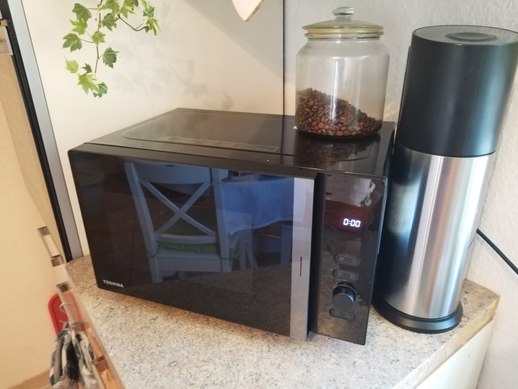 Toshiba-MV-AM20T-Mikrowelle-in-der-Kueche