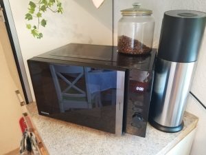 Toshiba-MV-AM20T-Mikrowelle-in-der-Kueche