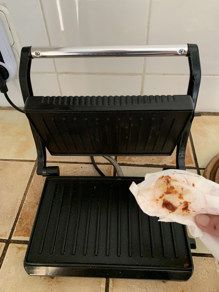 Tristar GR-2846 Kontaktgrill Reinigung der Grillplatten