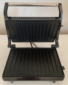 Tristar GR-2846 Kontaktgrill aufgeklappt