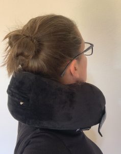 VAN BEEKEN Nackenkissen bei weiblicher Testperson von der Seite