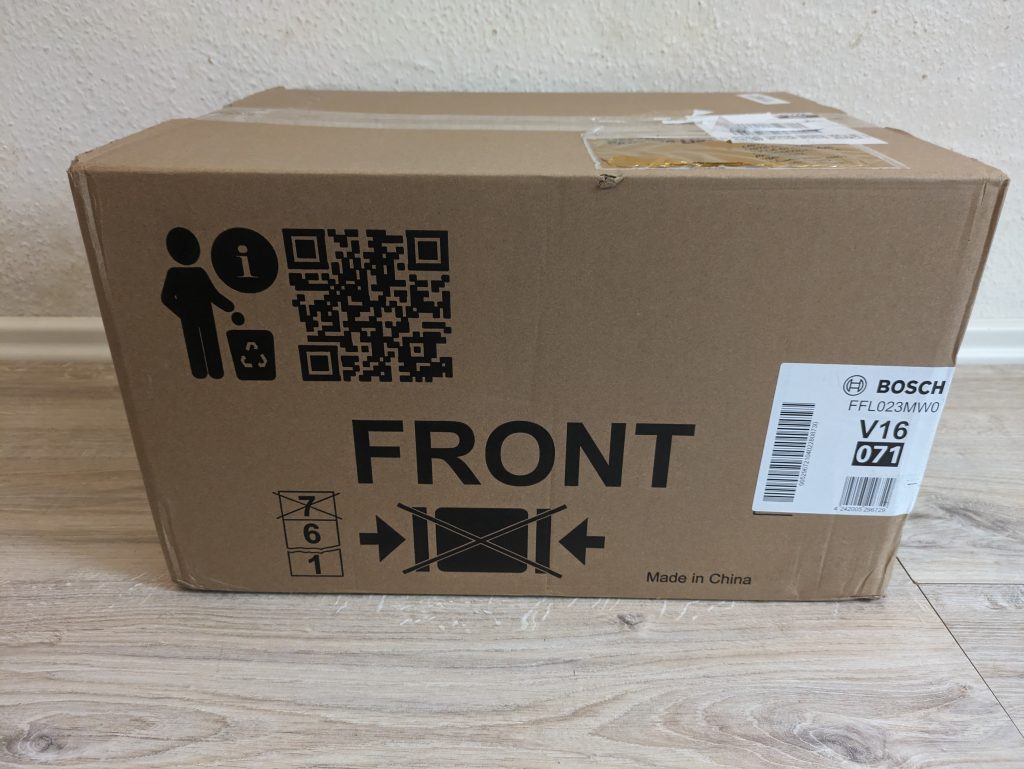 Verpackung der Bosch FFL023MW0 Serie 2 Mikrowelle von vorne