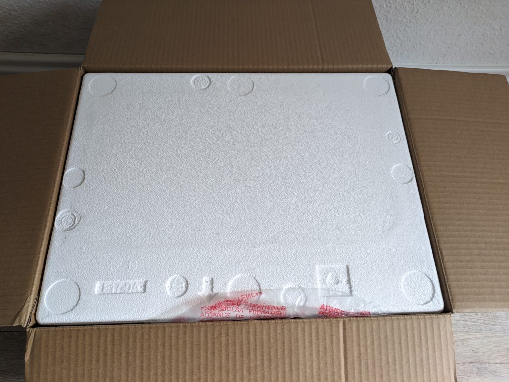 Verpackung der CASO Design M20 Ecostyle Mikrowelle, geöffnet
