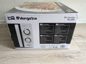 Verpackung der Orbegozo MI 2115 Mikrowelle von links