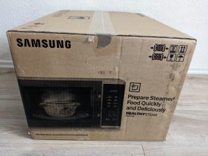 Verpackung der Samsung MS2AK3515ASEG Mikrowelle von links