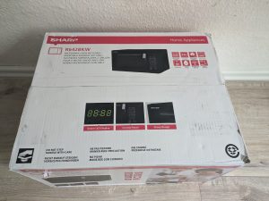 Verpackung der Sharp R642BKW Mikrowelle von oben