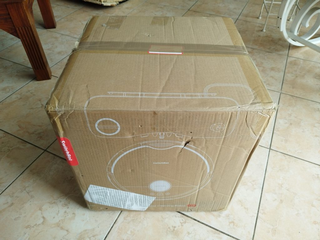Verpackung-des-SwitchBot-S10-Saug-Wisch-Roboters-von-vorne