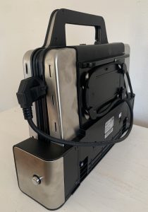 WMF-Lono-Kontaktgrill mit Stecker im Steckerdepot