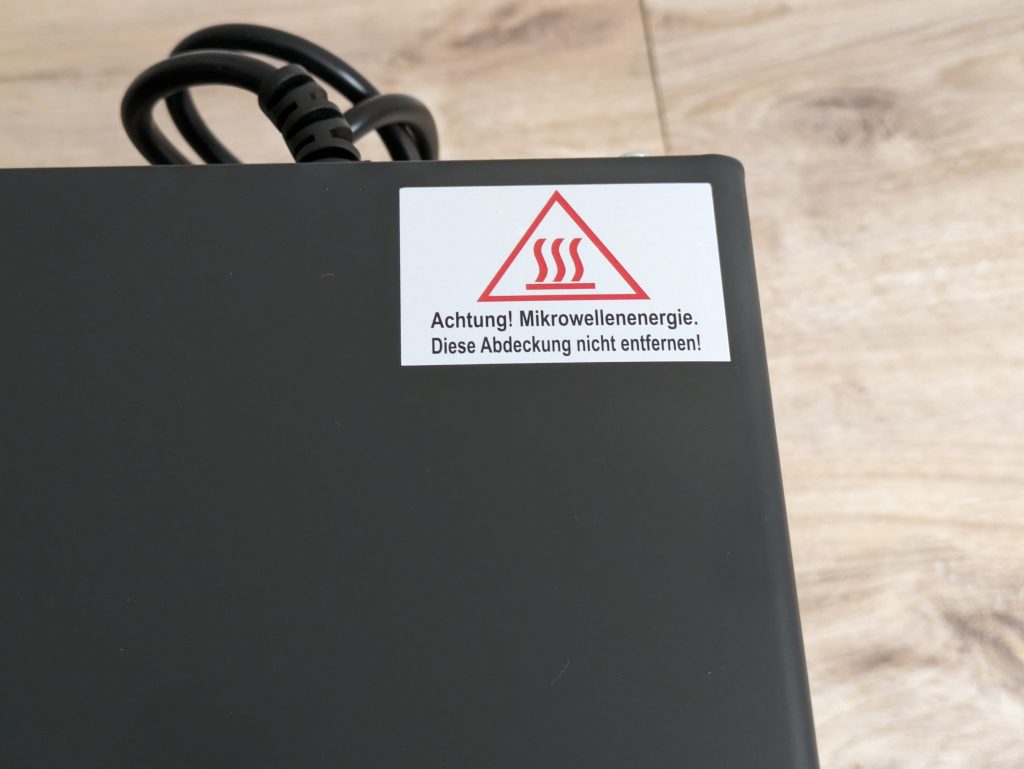 Warnhinweis auf der CASO Design M20 Ecostyle Mikrowelle