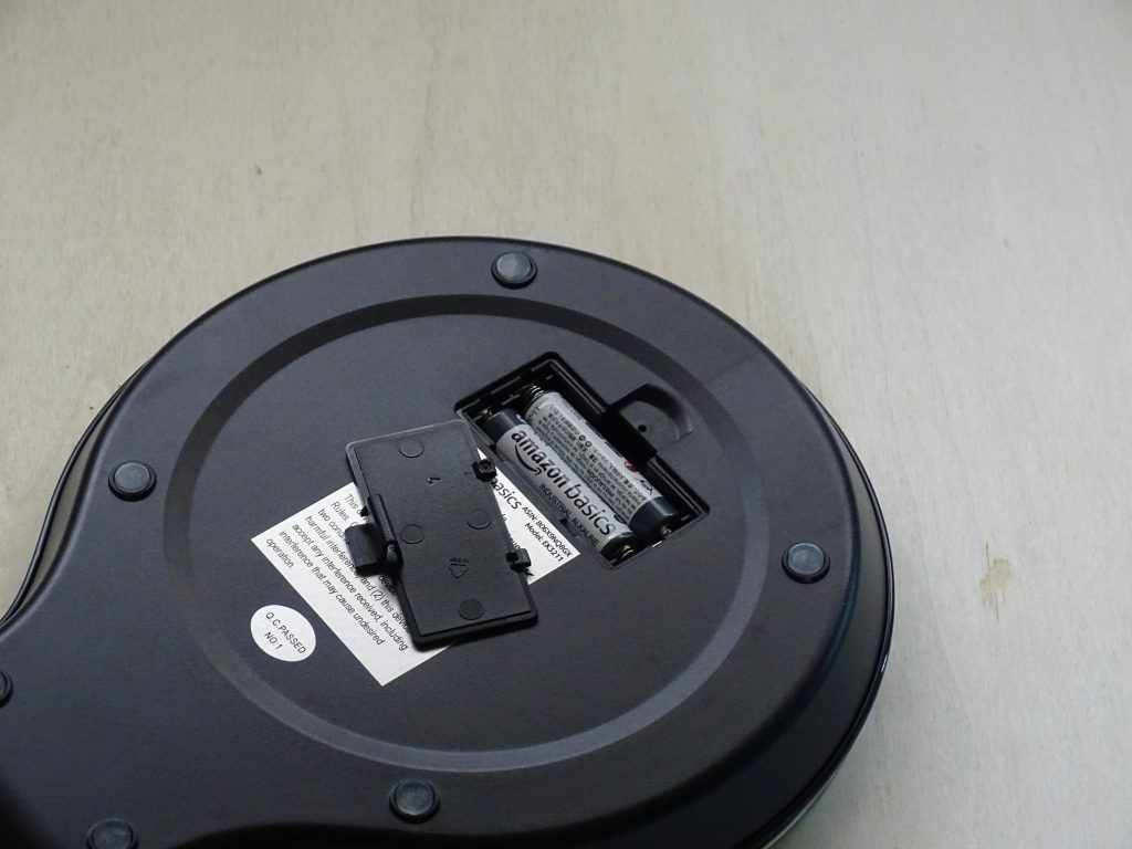 amazonbasics Küchenwaage Batterien im Batteriefach