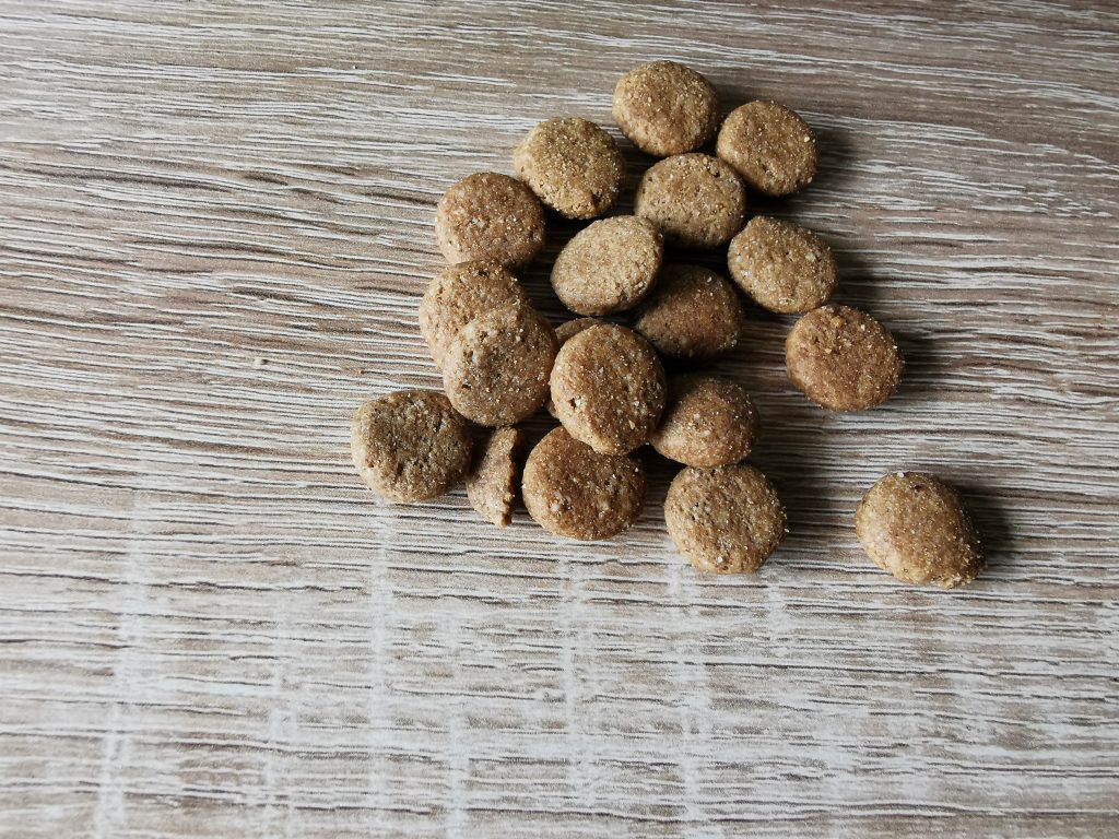 mera Pure Sensitive Insect Protein Hundefutter Kroketten Detail
