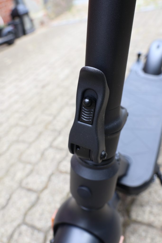 VMAX VX2 Extreme Elektro-Scooter Klappverschluss