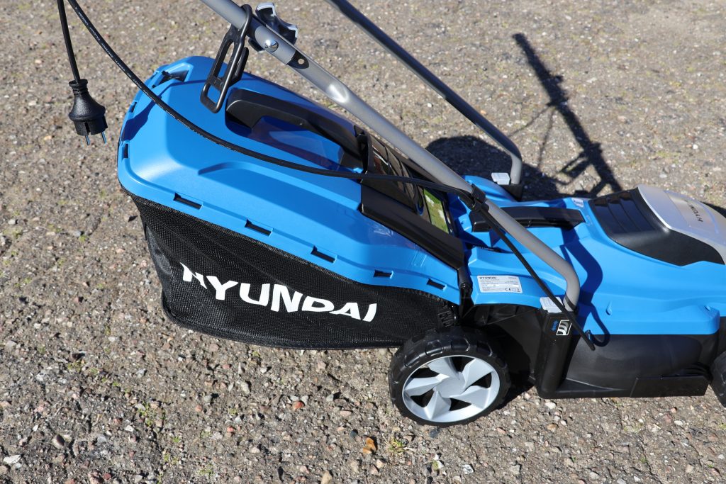 Hyundai LM3301E Rasenmäher mit Fankorb seitlich