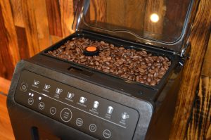 Krups EA897 Evidence Eco-Design Kaffeevollautomat Kaffeebohnenbehälter und Bedienpanel