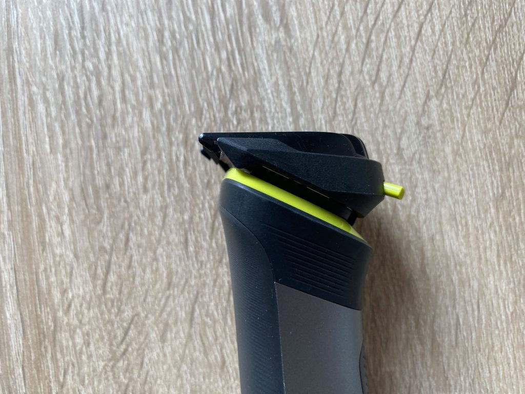 Philips Series 7000 All-in-One-Trimmer Haarschneider verstellbarer Kammaufsatz auf niedrigste Stufe
