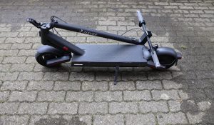Navvee S65D Elektro-Scooter geklappt