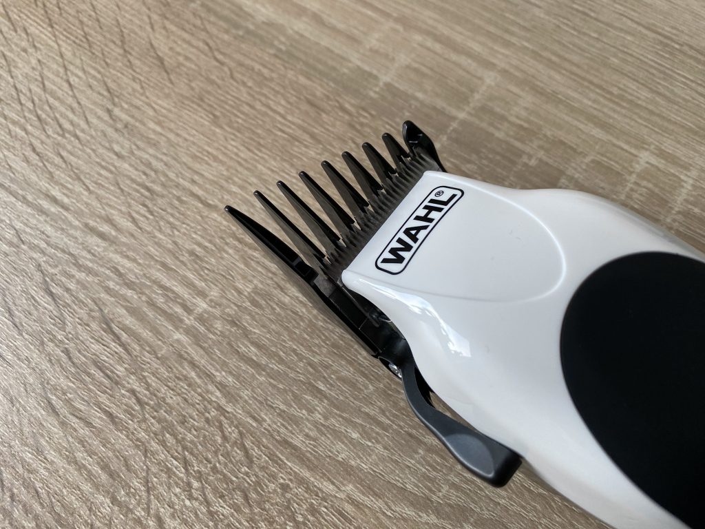 Wahl ColorPro Plus Haarschneider mit Ohrschneideraufsatz