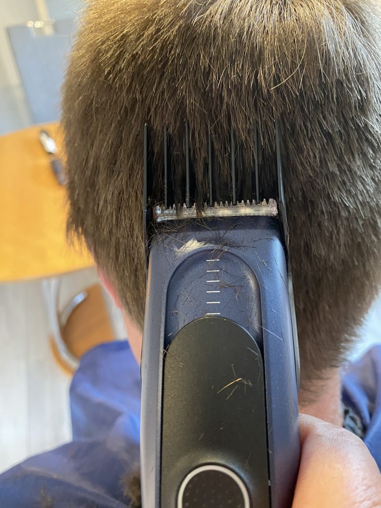 Braun Series 5 HC5350 Haarschneider beim Haareschneiden