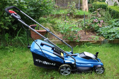 Hyundai LM3301E Rasenmäher Seitenansicht