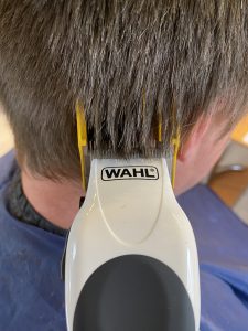 Wahl ColorPro Plus Haarschneider beim Haareschneiden