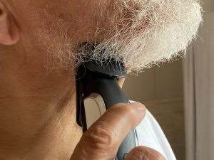 Remington Graphite Series G5 Haarschneider beim Barttrimmen 1