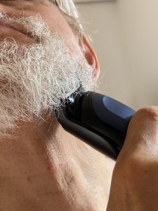 Braun Series 7 All-in-One Style Kit Haarschneider beim Barttrimmen 1