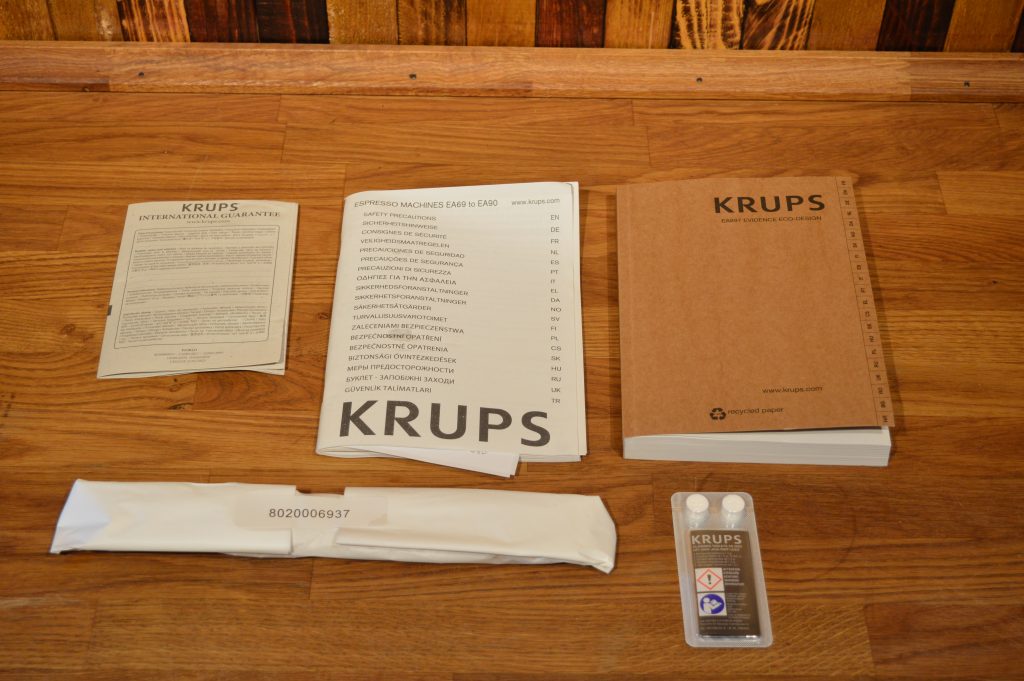 Krups EA897 Evidence Eco-Design Kaffeevollautomat Verpackungsinhalt