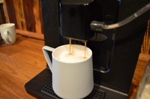 Krups EA897 Evidence Eco-Design Kaffeevollautomat Caffe Latte im Becher