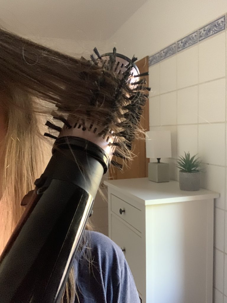 BaByliss AS200E Warmluftbürste während der Verwendung