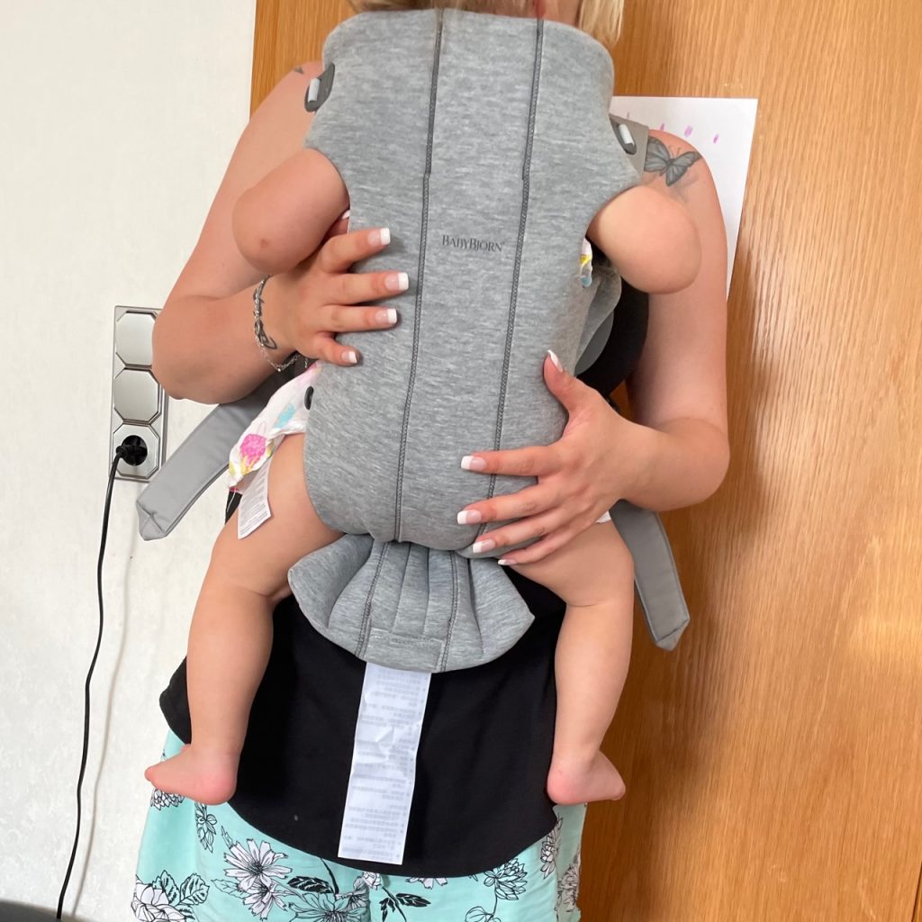 BabyBjörn Mini Babytrage mit Kleinkind