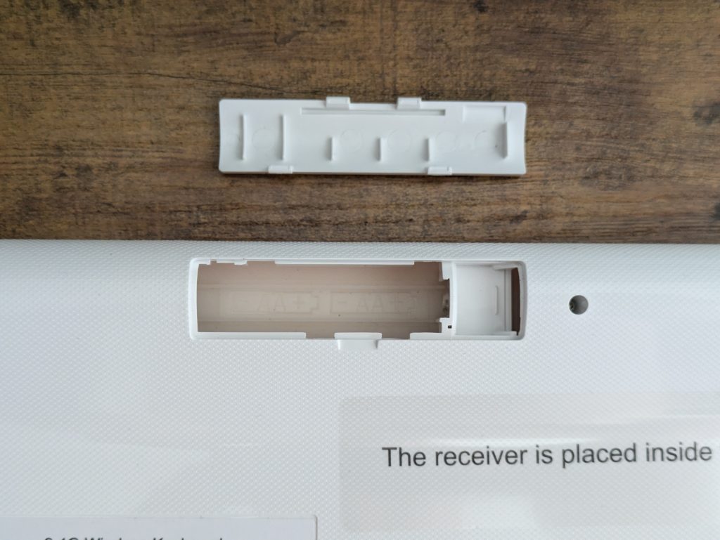 Batteriefach der Cimetech KF10 Tastatur