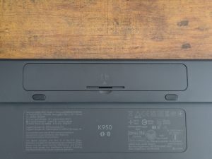 Batteriefach der Logitech Signature SLIM K950 Tastatur