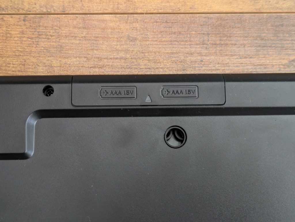 Batteriefach der Trust Ymo Tastatur
