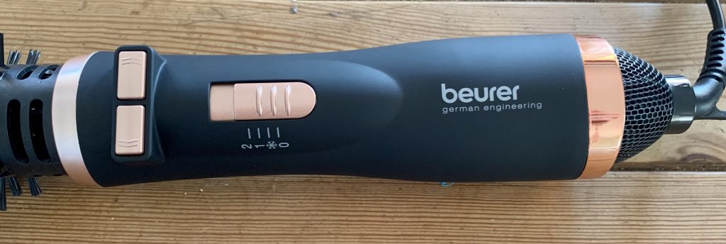 Beurer HT 80 Warmluftbürste Nahaufnahme Bedienelemente