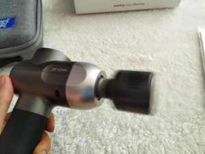 Bob-and-Brad-C2-Pro-Massagepistole-in-Benutzung